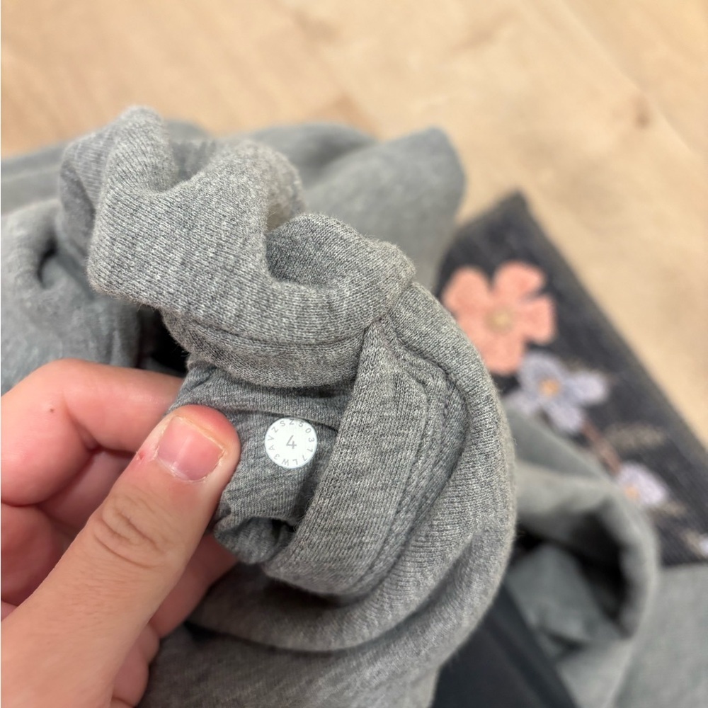 Lululemon Press Pause Funnel Neck Sweatshirt Size 4 - Picture 2 of 6
